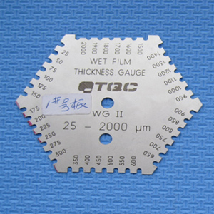 濕膜測厚儀:濕膜測厚儀可以用于幾乎所有的涂產(chǎn)品。但是不能用于無機硅酸鋅涂料，因為它的溶劑揮發(fā)得太快。濕膜測厚儀有兩種，梳齒式和滾輪式，其中以梳齒式最常用。